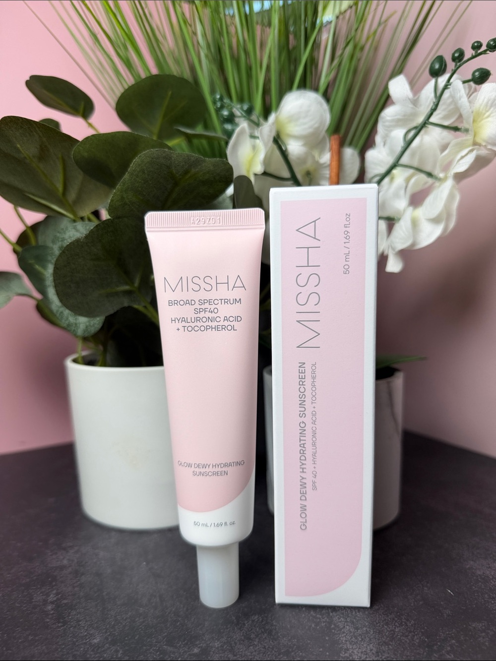 MISSHA Glow Dewy Hydrating Sunscreen SPF40 - Pink
